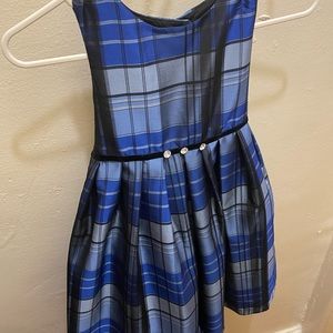 👧🏻 girls blue plaid dress